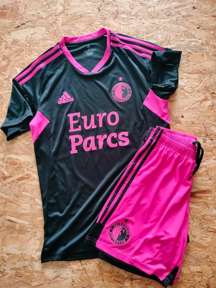 Feyenoord Rotterdam tenue 2022/2023, Sport en Fitness, Voetbal, Zo goed als nieuw, Shirt, Maat S, Ophalen of Verzenden