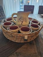 Riviera maison mand met schenkkan en bekers van Olio D'oliv., Ophalen, Rond, Riet