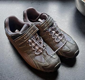 MTB setje Chain MTB maat 42 met helm beschikbaar voor biedingen