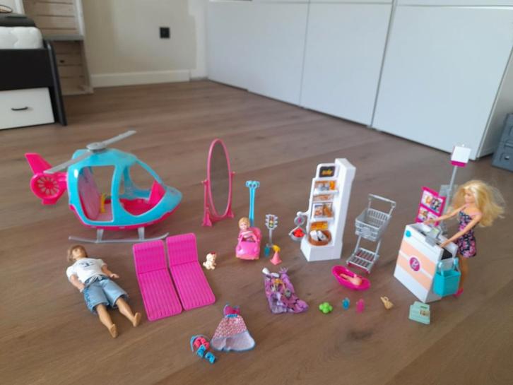 Orginele Barbie Helikopter, Winkeltje,Oppaskind compleet enz, Kinderen en Baby's, Speelgoed | Poppen, Zo goed als nieuw, Barbie