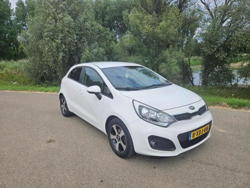 Kia Rio 1.2 I 5DRS 2014 Wit I 1 op 21.3 I Airco I NieuweAccu, Auto's, Kia, Particulier, Rio, ABS, Adaptieve lichten, Airbags, Airconditioning