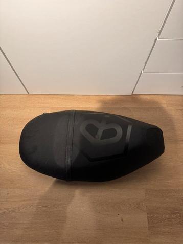 Zip SP zadel beschikbaar voor biedingen