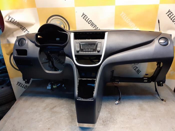 Dashboard van een Suzuki Celerio, Auto-onderdelen, Dashboard en Schakelaars, Suzuki, Gebruikt, 3 maanden garantie, Ophalen of Verzenden