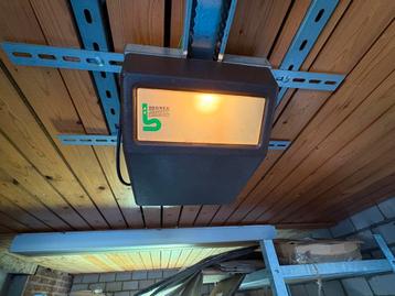 Motor garagepoort incl afstandsbediening beschikbaar voor biedingen