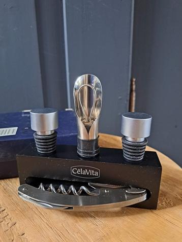 Cadeauset wijn | opener / afsluitdoppen / schenktuit - nieuw beschikbaar voor biedingen