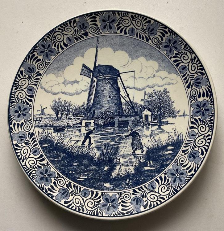 Delfts blauw wandbord met Winters polder tafereel., Antiek en Kunst, Antiek | Wandborden en Tegels, Ophalen
