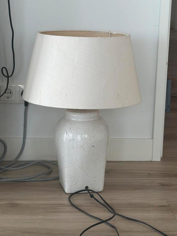 Witte keramieken lamp met stoffen kap, Huis en Inrichting, Lampen | Vloerlampen, Zo goed als nieuw, Minder dan 100 cm, Glas, Ophalen of Verzenden