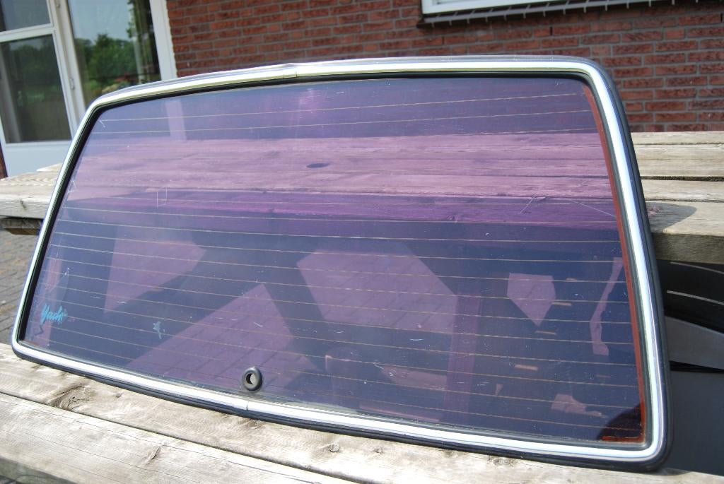 Achter ruit van  Mercedes Stationcar type 123 bouwj 1973., Ophalen