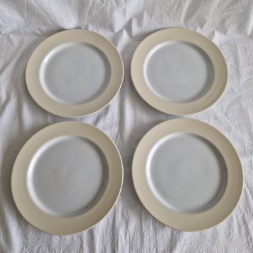 4 nette witte borden met crème kleurige rand 27cm #178 beschikbaar voor biedingen
