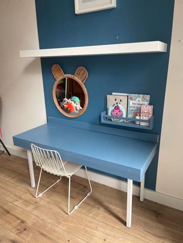 Leuk kinderbureau met stoeltje - t.e.a.b beschikbaar voor biedingen