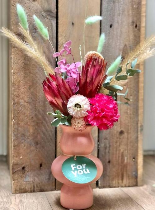 Zijdenbloemen in vaasje roze | zalmroze, Huis en Inrichting, Woonaccessoires | Kunstplanten en Kunstbloemen, Nieuw, Ophalen