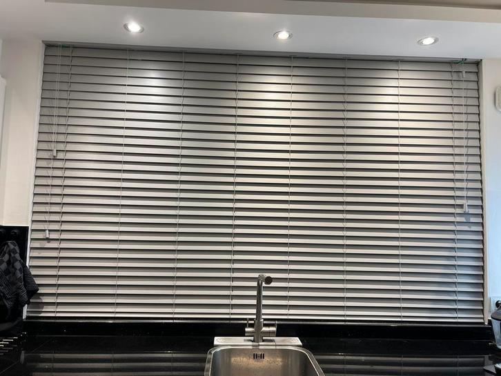 Jaloezieën PVC - Houtnerf Lichtgrijs, Doe-het-zelf en Verbouw, Rolluiken, Zo goed als nieuw, 200 cm of meer, Wit, Ophalen