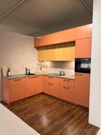 SHOWROOM keuken, Huis en Inrichting, Keuken | Complete keukens, Overige kleuren, Hoekkeuken, Ophalen of Verzenden, Hoogglans of Gelakt