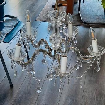 Kristallen kroonluchter beschikbaar voor biedingen