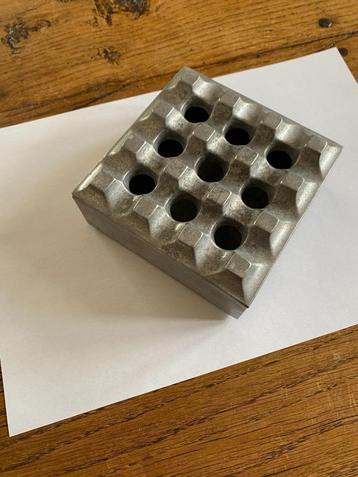 Design asbak beschikbaar voor biedingen