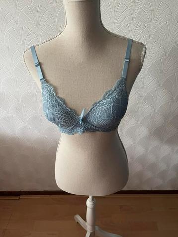 Nieuwe blauwe BH maat 85B beschikbaar voor biedingen