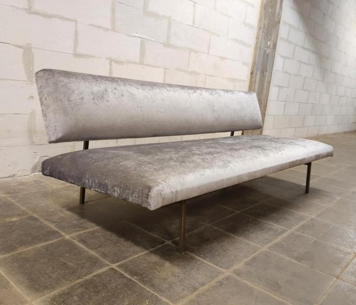 Nieuw velours! Gijs van der Sluis 60's (slaap)bank en daybed, Antiek en Kunst, Kunst | Designobjecten, Ophalen of Verzenden