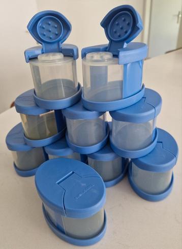 10 Tupperware kruidenpotjes beschikbaar voor biedingen