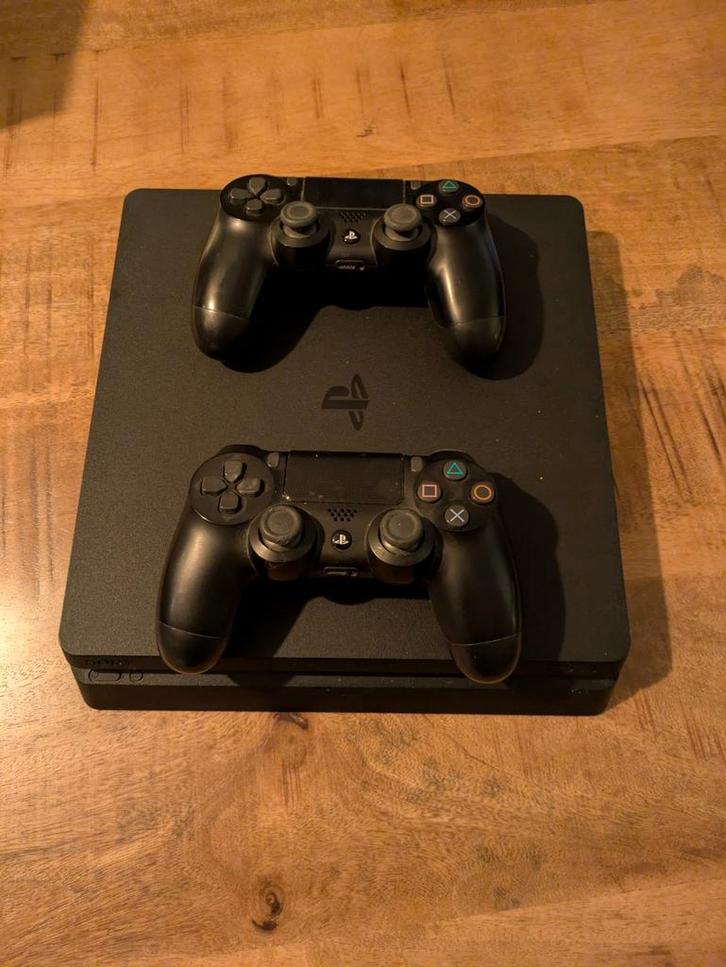 PlayStation 4 met 2 controllers en 9 games, Spelcomputers en Games, Spelcomputers | Sony PlayStation 4, Gebruikt, Original, Met 2 controllers