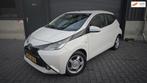 Toyota Aygo 1.0 VVT-i x-play Led Lm. Multimedia Cruise, Auto's, Voorwielaandrijving, Euro 5, Stof, Gebruikt