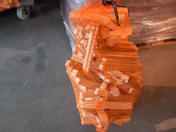 aanmaakhout 3.00 per zak 5 zakken voor € 12.50, Tuin en Terras, Haardhout, Blokken, Overige houtsoorten, 6 m³ of meer, Ophalen