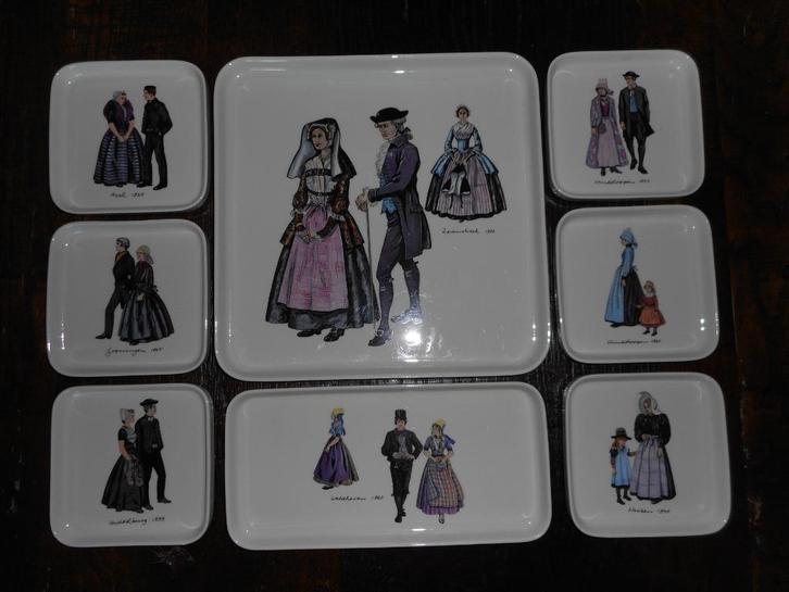 Burgherdragt Gebakstel, Antiek en Kunst, Antiek | Servies compleet, Ophalen