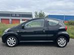 Toyota Aygo 1.0-12V + Nieuwe APK, Voorwielaandrijving, Gebruikt, 4 stoelen, Origineel Nederlands