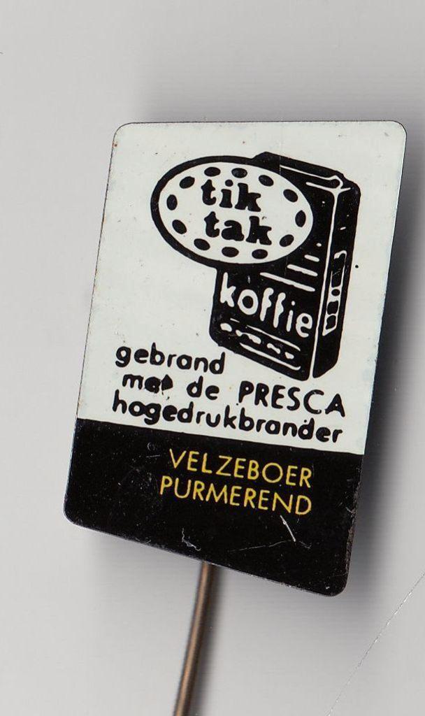 TikTak Koffie Velzeboer Purmerend speldje, Verzamelen, Speldjes, Pins en Buttons, Gebruikt, Speldje of Pin, Overige onderwerpen