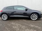 Volkswagen Scirocco 1.4 TSI 90KW 2012 Zwart APK JAN 2027, Auto's, Voorwielaandrijving, 4 cilinders, Parkeersensor, 4 stoelen