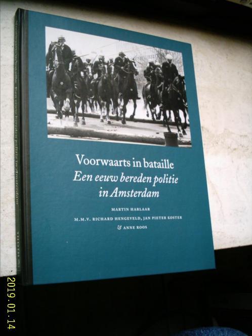 Een eeuw bereden politie in Amsterdam., Boeken, Geschiedenis | Stad en Regio, Zo goed als nieuw, 20e eeuw of later, Ophalen of Verzenden