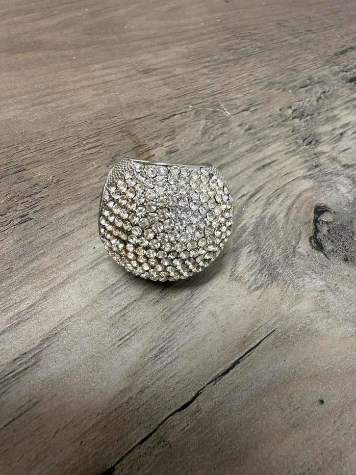 Zilverkleurige Ring met Strass, Sieraden, Tassen en Uiterlijk, Ringen, Zo goed als nieuw, Dame of Heer, 19 tot 20, Zilver, Overige materialen