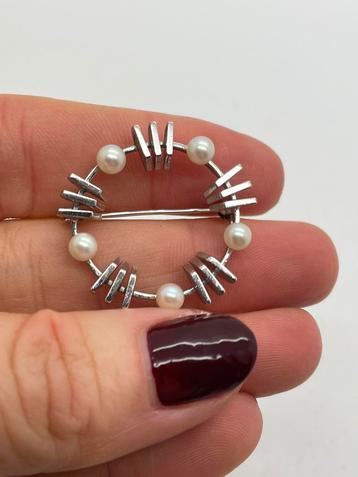 A245 Prachtige zilveren broche parels beschikbaar voor biedingen