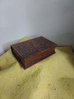 14259) mooi bewerkt houten kistje met  pauwen, Antiek en Kunst, Ophalen of Verzenden