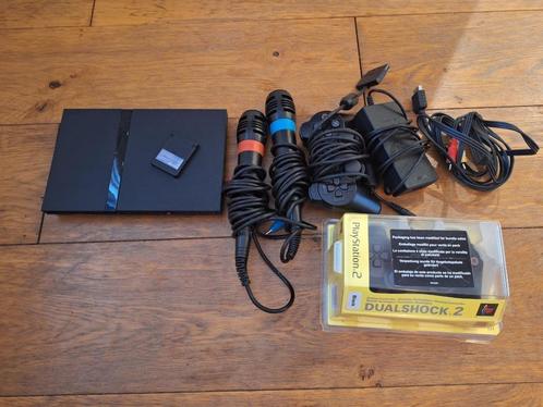 playstation 2 slim, Spelcomputers en Games, Spelcomputers | Sony PlayStation 2, Zo goed als nieuw, Slim, Zwart, Met 2 controllers