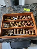 Koperen Fittingen in Houten Bak - Loodgieterswerk, Antiek en Kunst, Ophalen of Verzenden