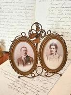 Apart antiek dubbel ovaal fotolijstje met bol glas fotolijst, Ophalen of Verzenden