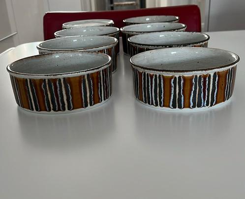 Keramiek van Midwinter Stonehenge earth, Verzamelen, Porselein, Kristal en Bestek, Zo goed als nieuw, Bord of Schaal, Overige materialen