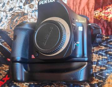 Pentax K200D body, met battery grip, aangeboden beschikbaar voor biedingen
