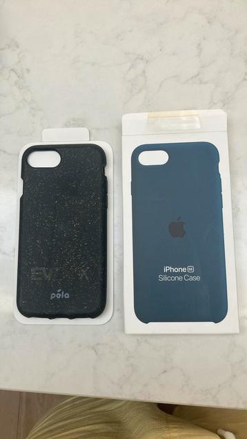 Zwarte iphone SE case (linkerplaatje) beschikbaar voor biedingen