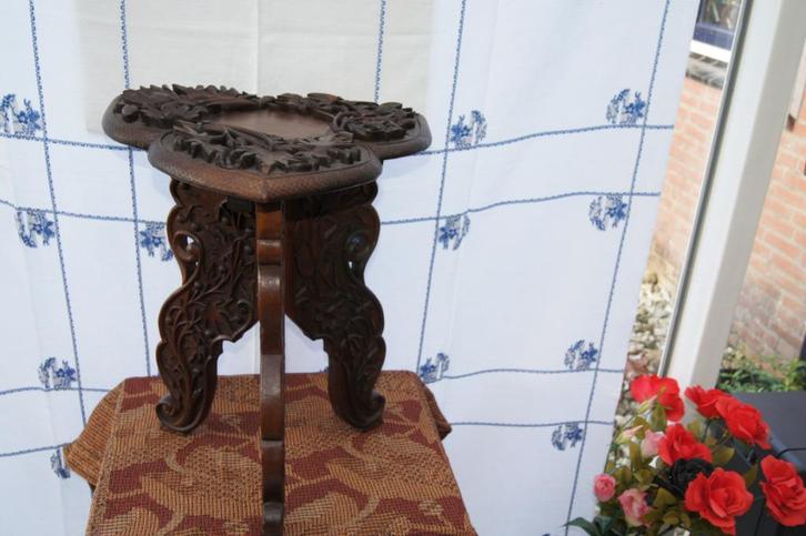 Tafeltje Anglo indiase rijkelijkgestoken ( Antiek, Antiek en Kunst, Antiek | Meubels | Tafels, Ophalen of Verzenden