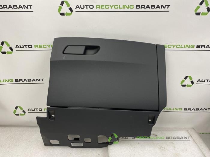 Dashboardkastje van een Audi A4, Auto-onderdelen, Dashboard en Schakelaars, Gebruikt, 3 maanden garantie, Ophalen of Verzenden