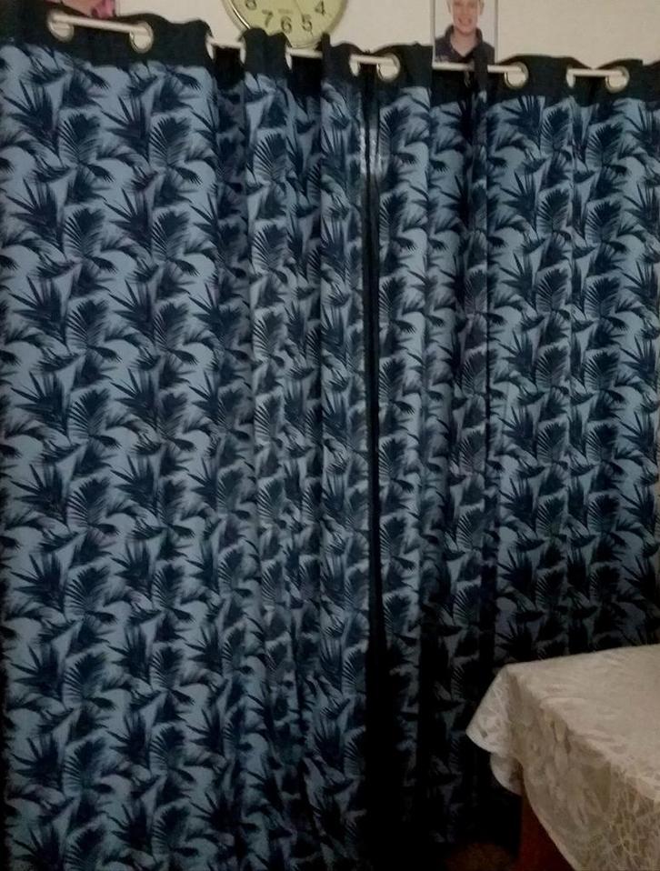 1 Blauw gordijn van 225 cm h en 285 cm br (strak gemeten), Huis en Inrichting, Stoffering | Gordijnen en Lamellen, Zo goed als nieuw