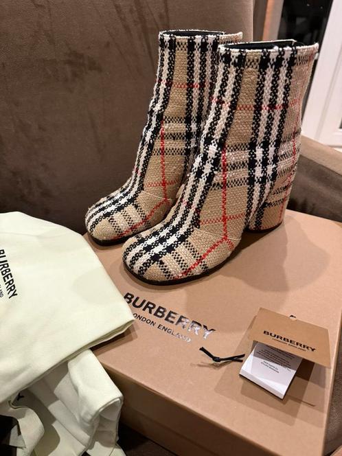 Burberry laarzen mt 37, Kleding | Dames, Schoenen, Zo goed als nieuw, Zwart, Verzenden