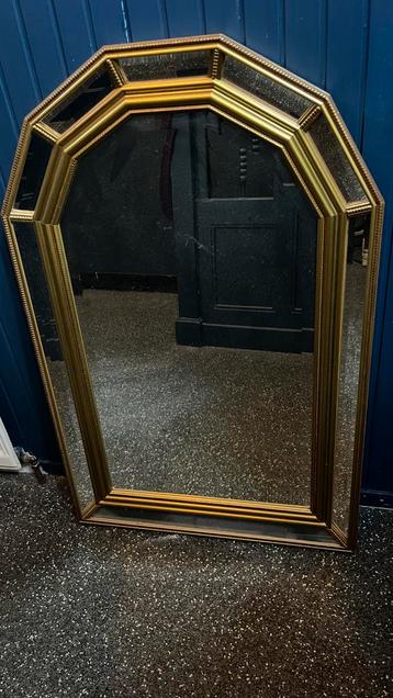 Prachtige vintage gouden spiegel beschikbaar voor biedingen