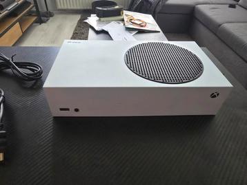 XBOX series S inclusief originele controller en kabels beschikbaar voor biedingen