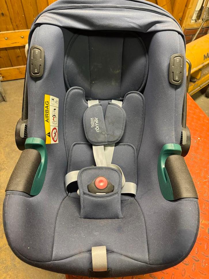 Britax Autostoel met Baseplate - Goede Staat, Kinderen en Baby's, Autostoeltjes, Gebruikt, Romer, 0 t/m 13 kg, Isofix, Zijbescherming