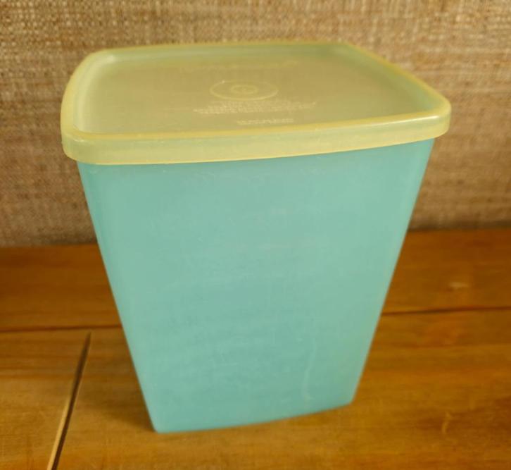 Tupperware Diepvriesbakje met deksel 1,4L 12,5 x 11 x15,5cm, Huis en Inrichting, Keuken | Tupperware, Zo goed als nieuw, Bak of Kom