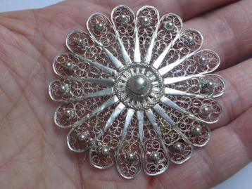 Antieke Zilveren Filigrein Broche / diam. 5,5 cm gesigneerd beschikbaar voor biedingen