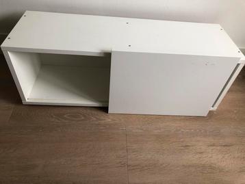 Ikea hang kastje beschikbaar voor biedingen