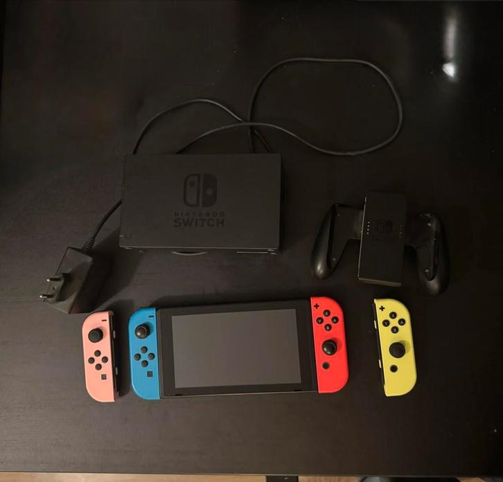Nintendo Switch V1 + Extra Joy-Cons, Spelcomputers en Games, Games | Nintendo Switch, Zo goed als nieuw, Overige genres, 3 spelers of meer